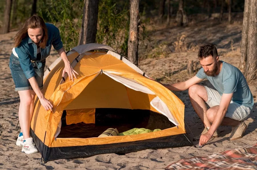 SHELTER AND BEDDING CAMP ESSENTIALS